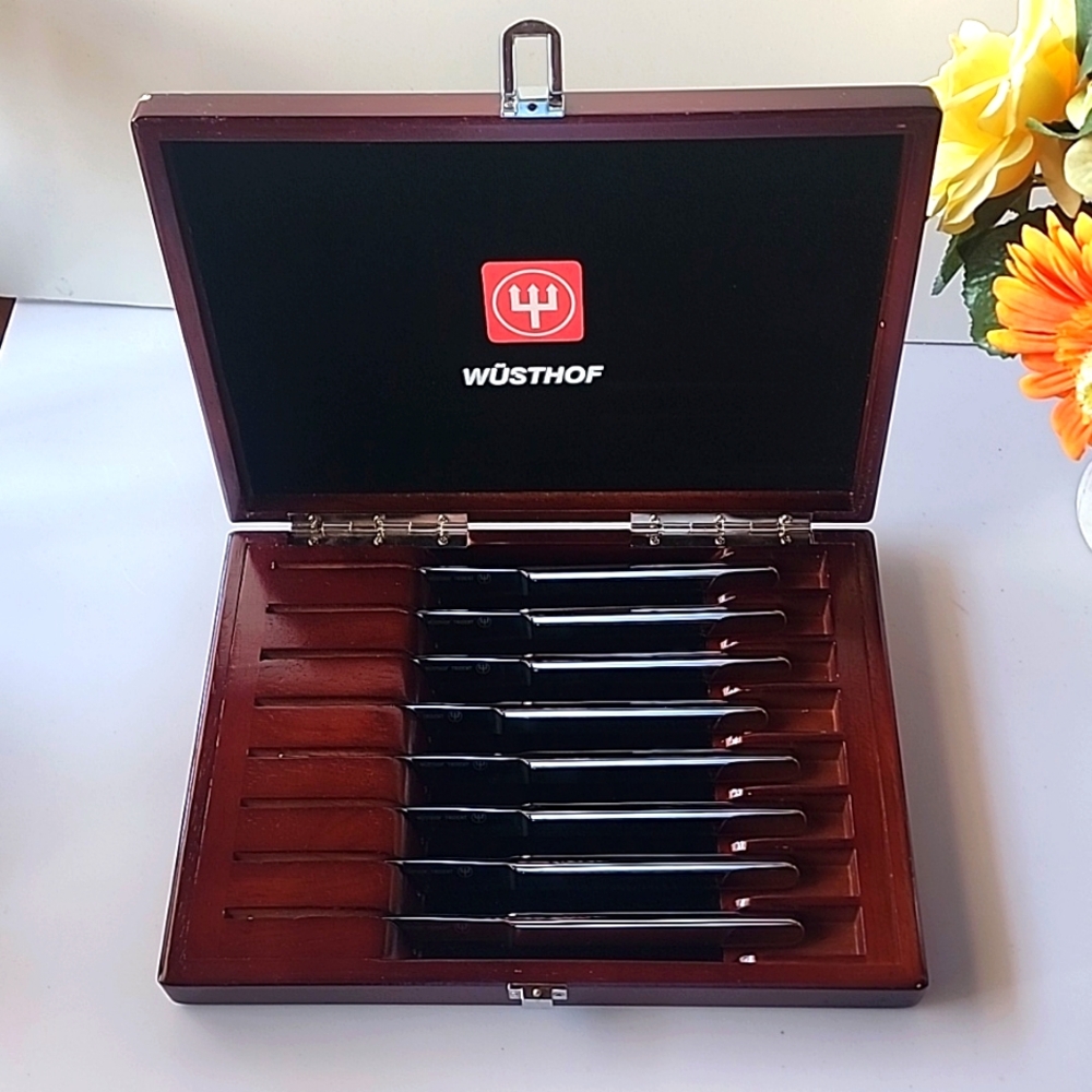 NEW Vintage, Wüsthof 8 Serrated Steak Knives.